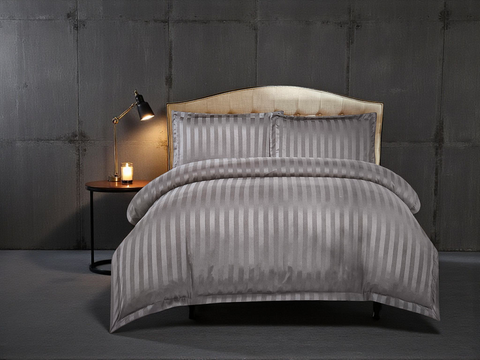 Луксозен спален комплект със сатенени райета, неутрално сиво