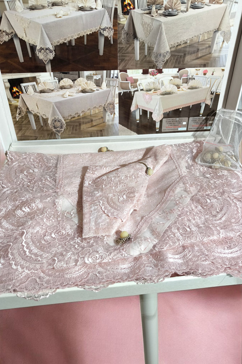 Луксозна покривка за маса, комплект с тишлайфер, салфетки и пръстени.