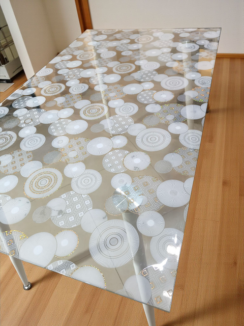 Протектор за маса, прозрачен фон сиви кръгове