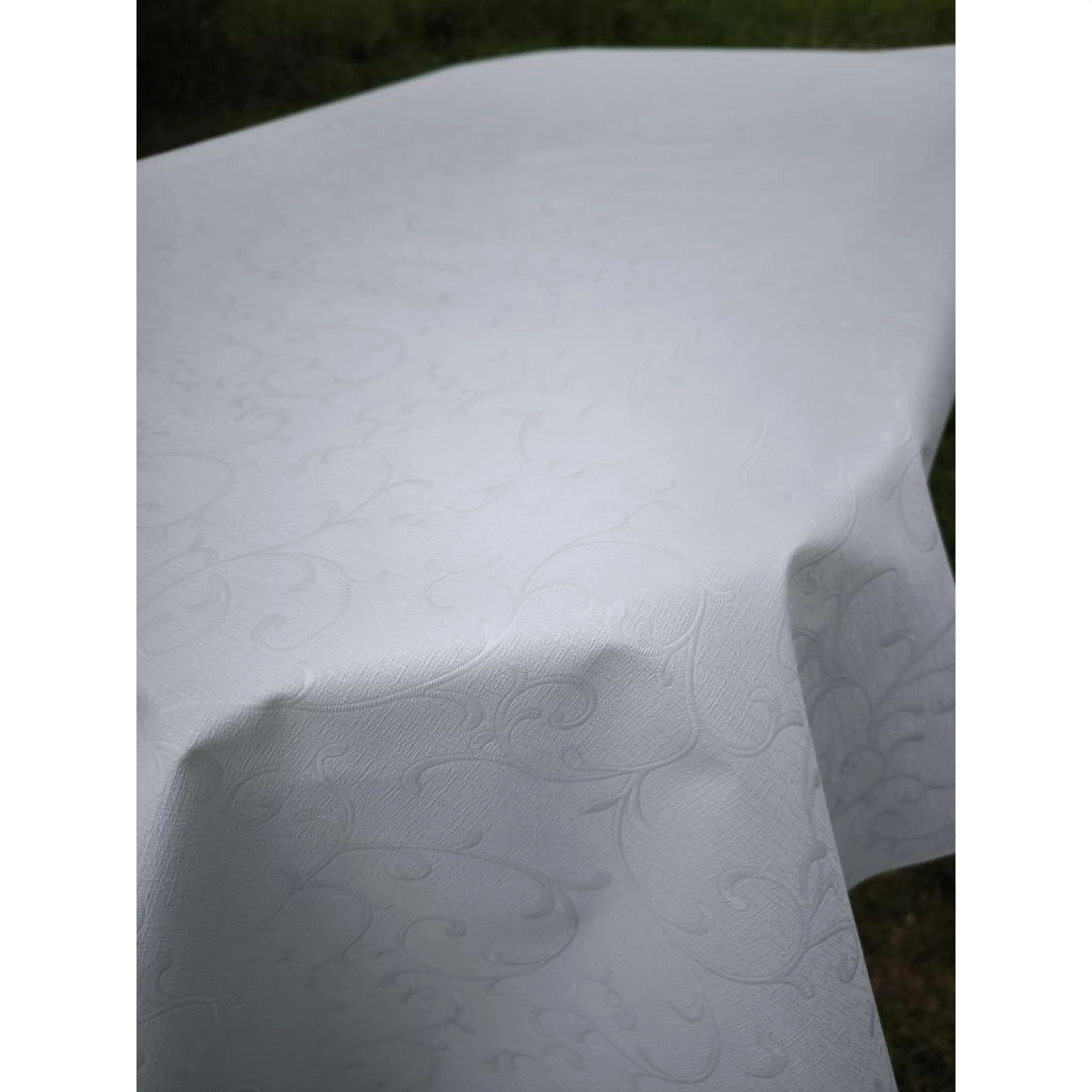 Бяла едноцветна