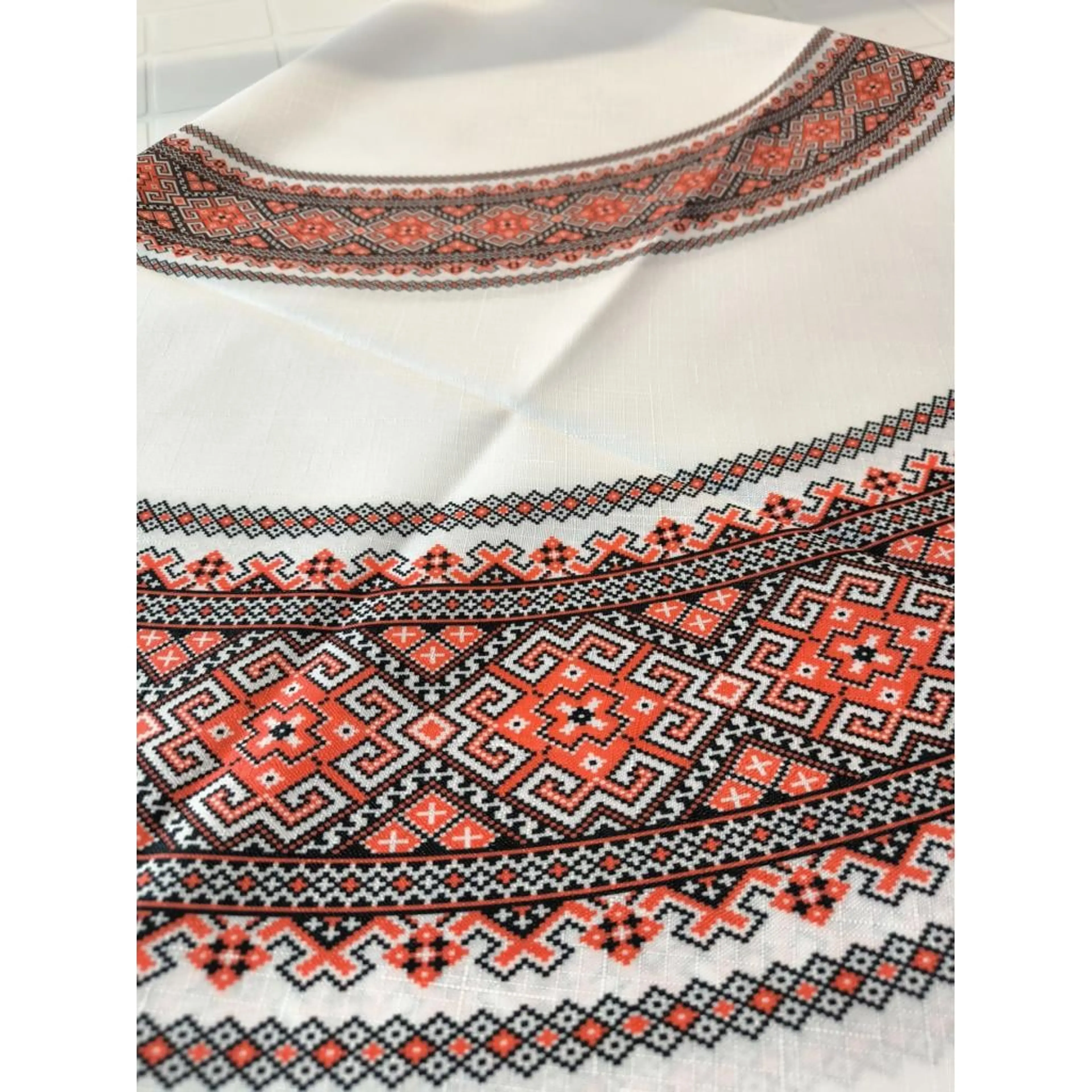 Битова покривка за кръгла маса