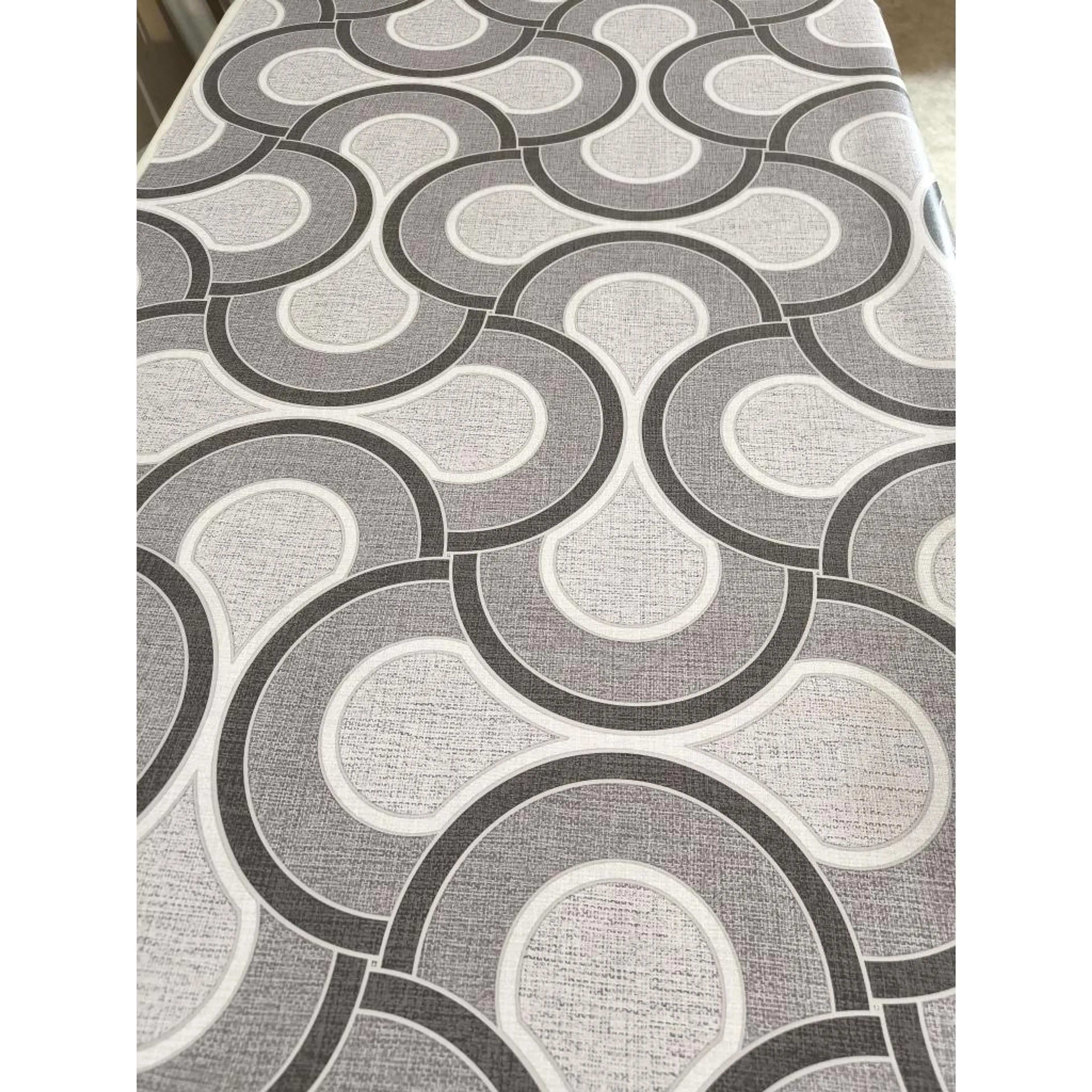 Качествени мушами, декорама сиво