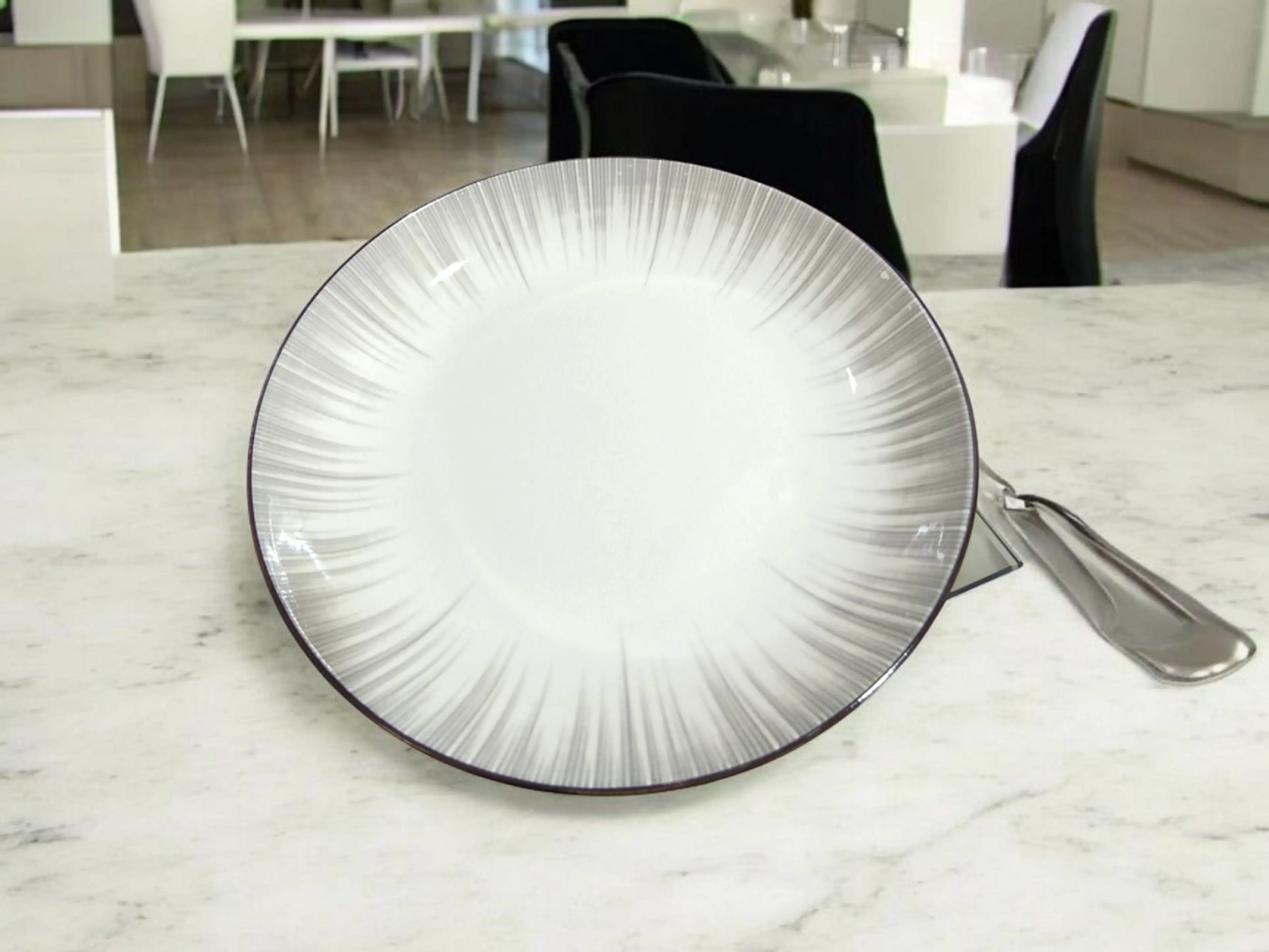 Керамична чиния - 20см диаметър.