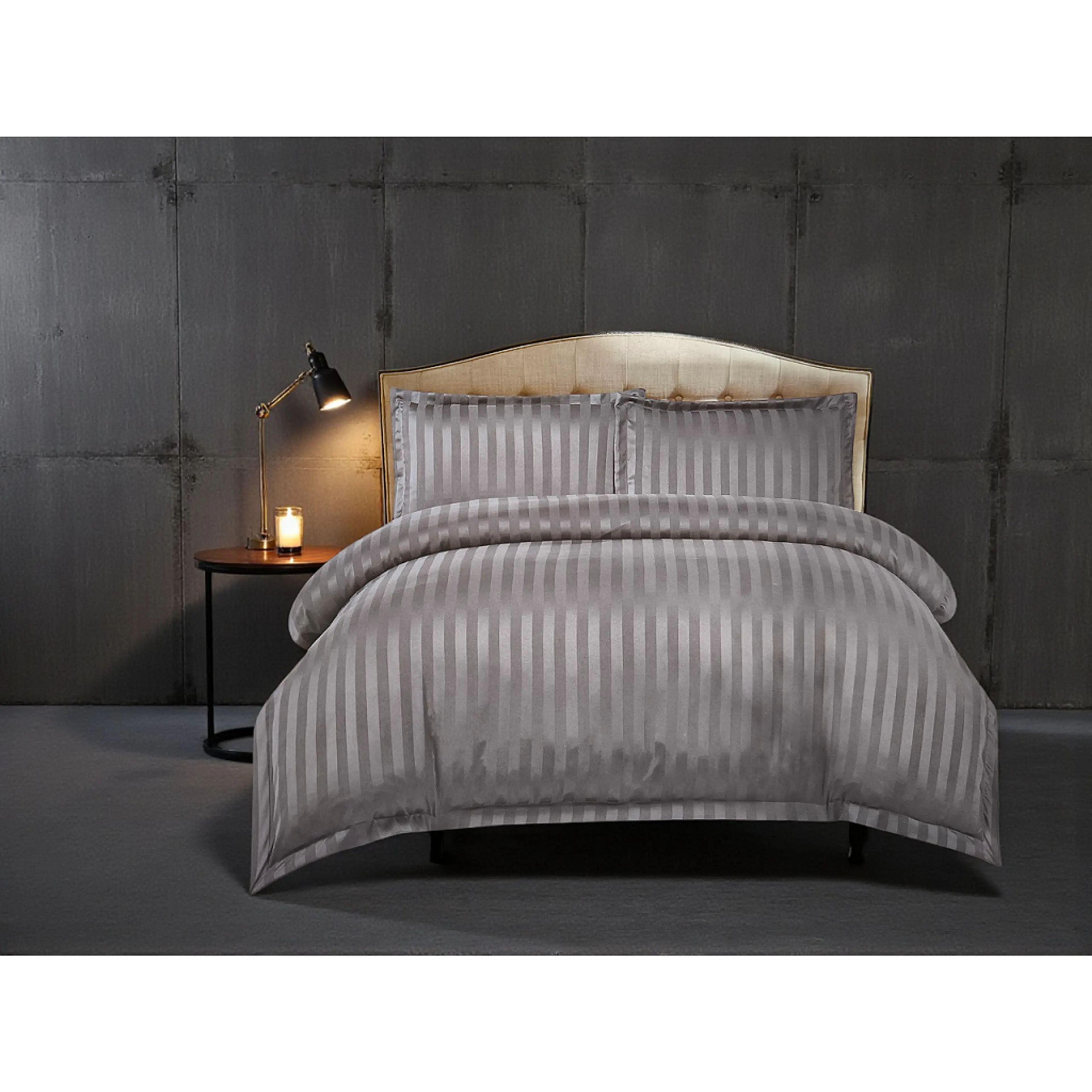 Луксозен спален комплект със сатенени райета, неутрално сиво