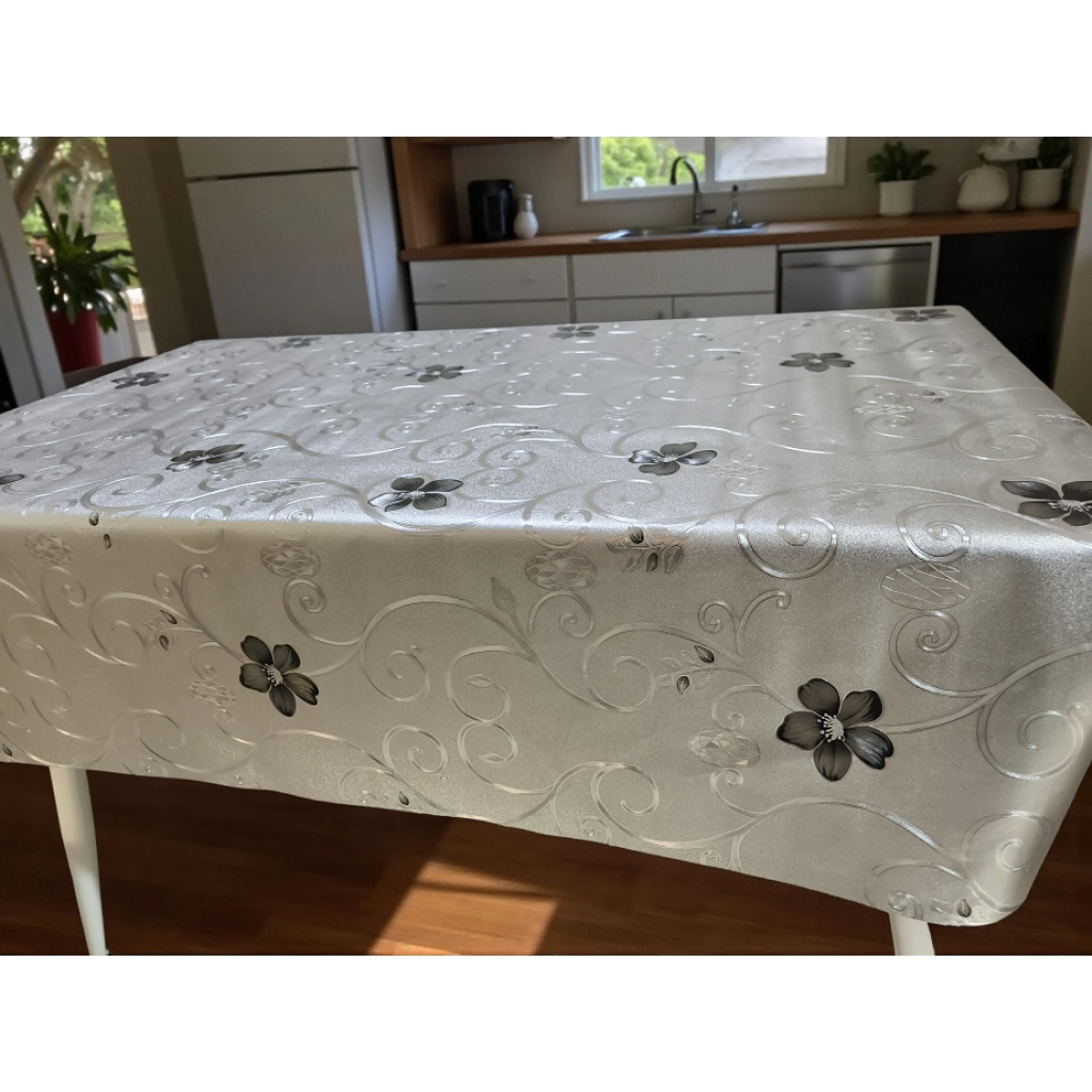 Луксозна мушама , сив фон с черни цветенца