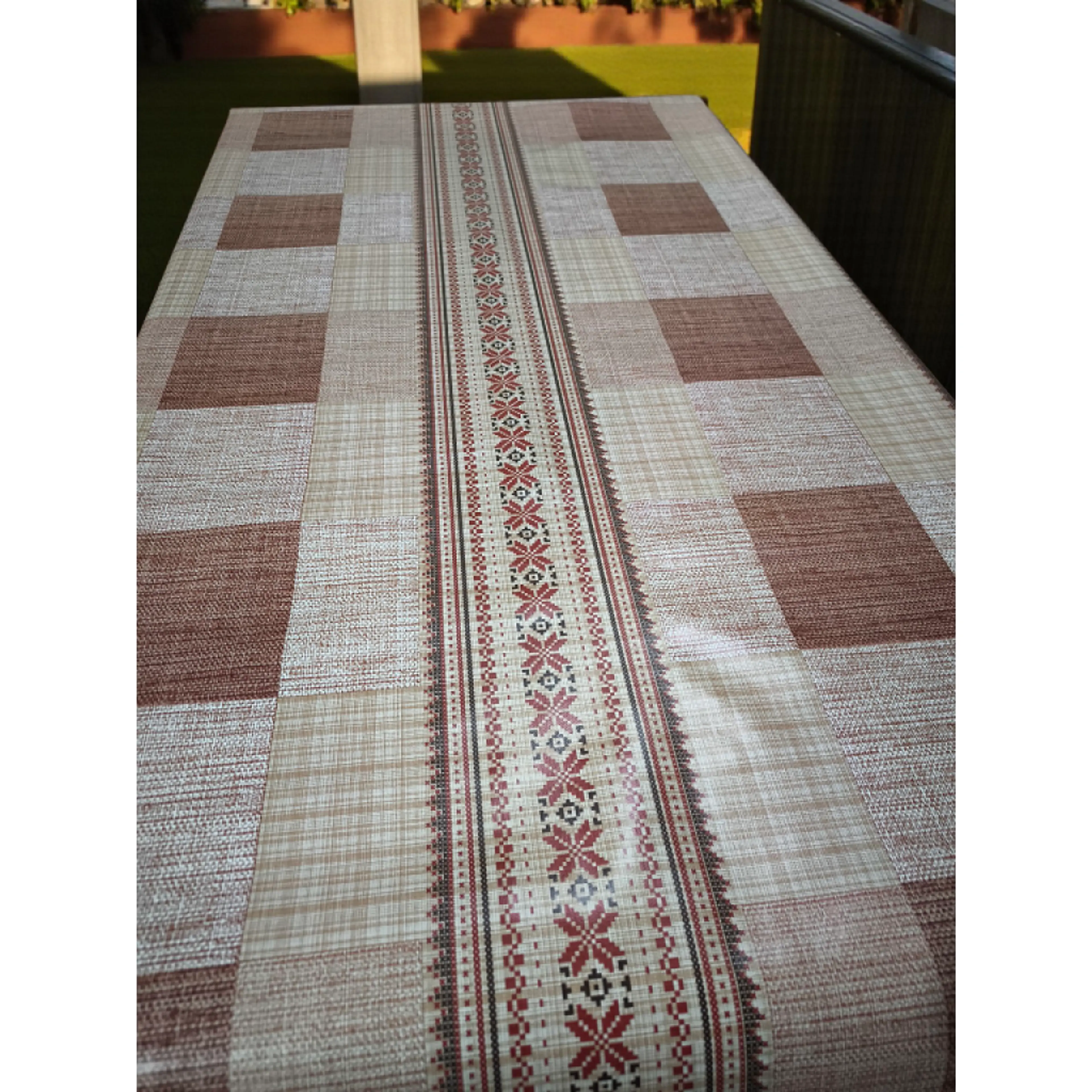 Мушама за маса , битова (червено - бежова)