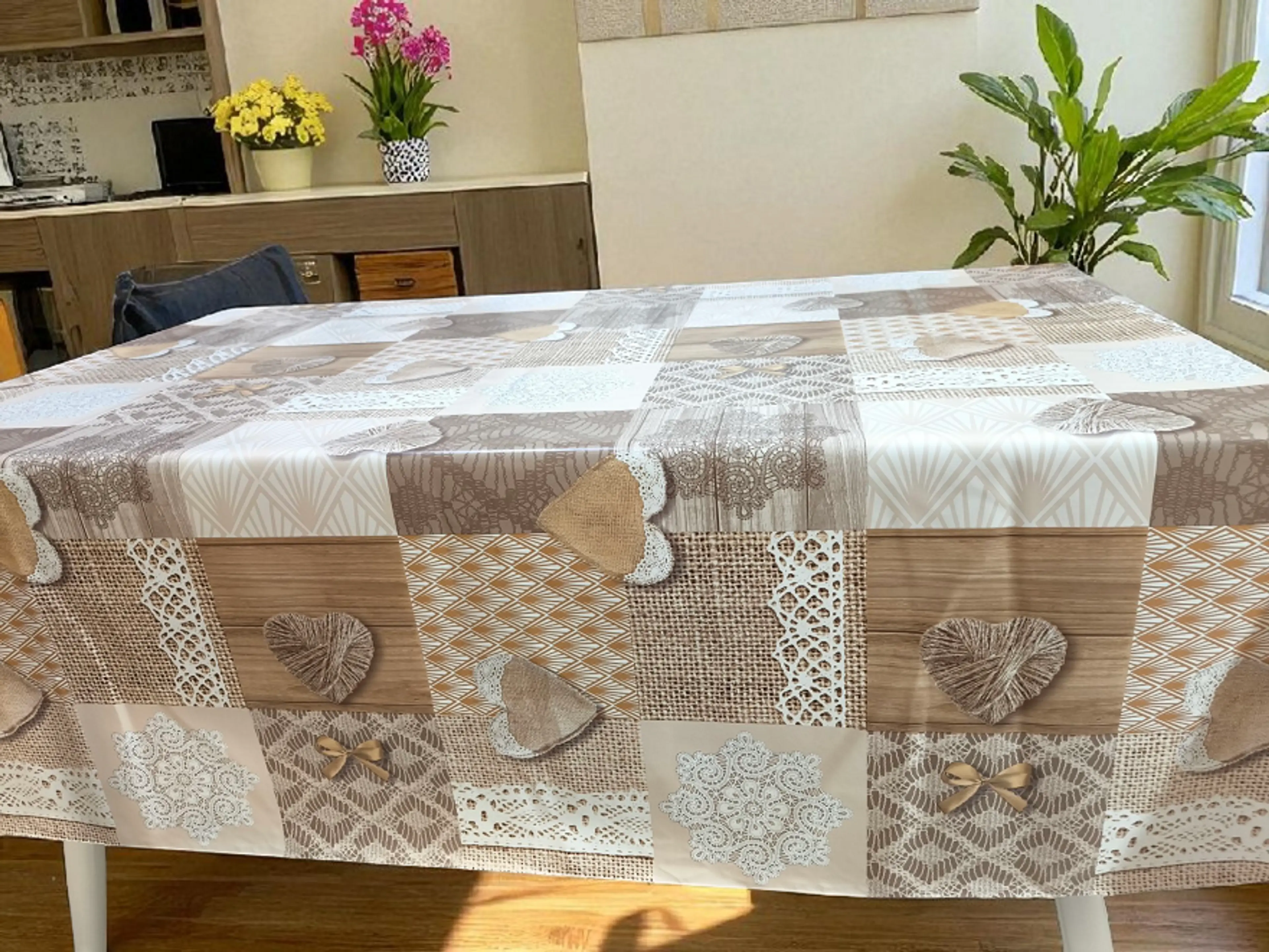 Мушама за маса, сърца декорама