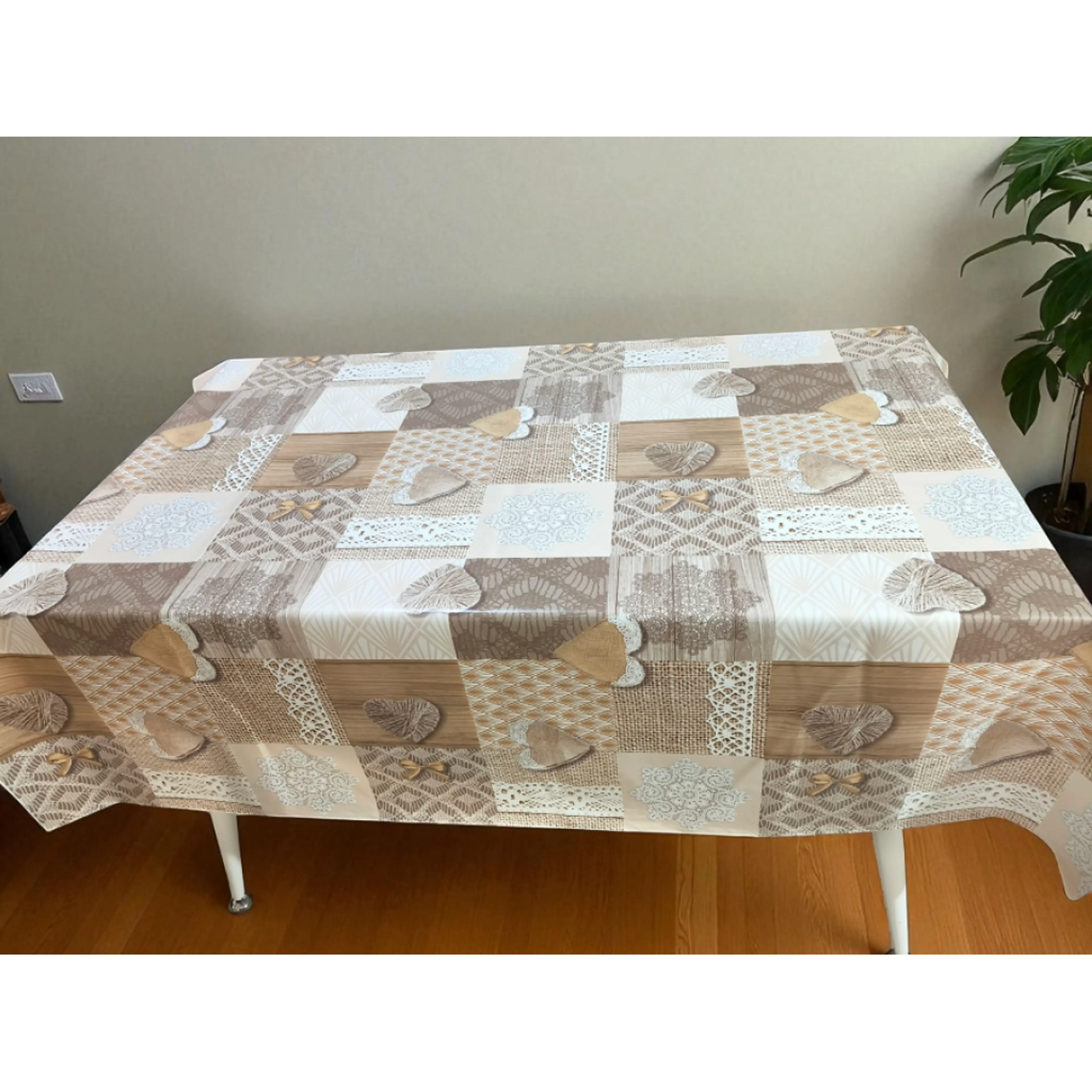 Мушама за маса, сърца декорама