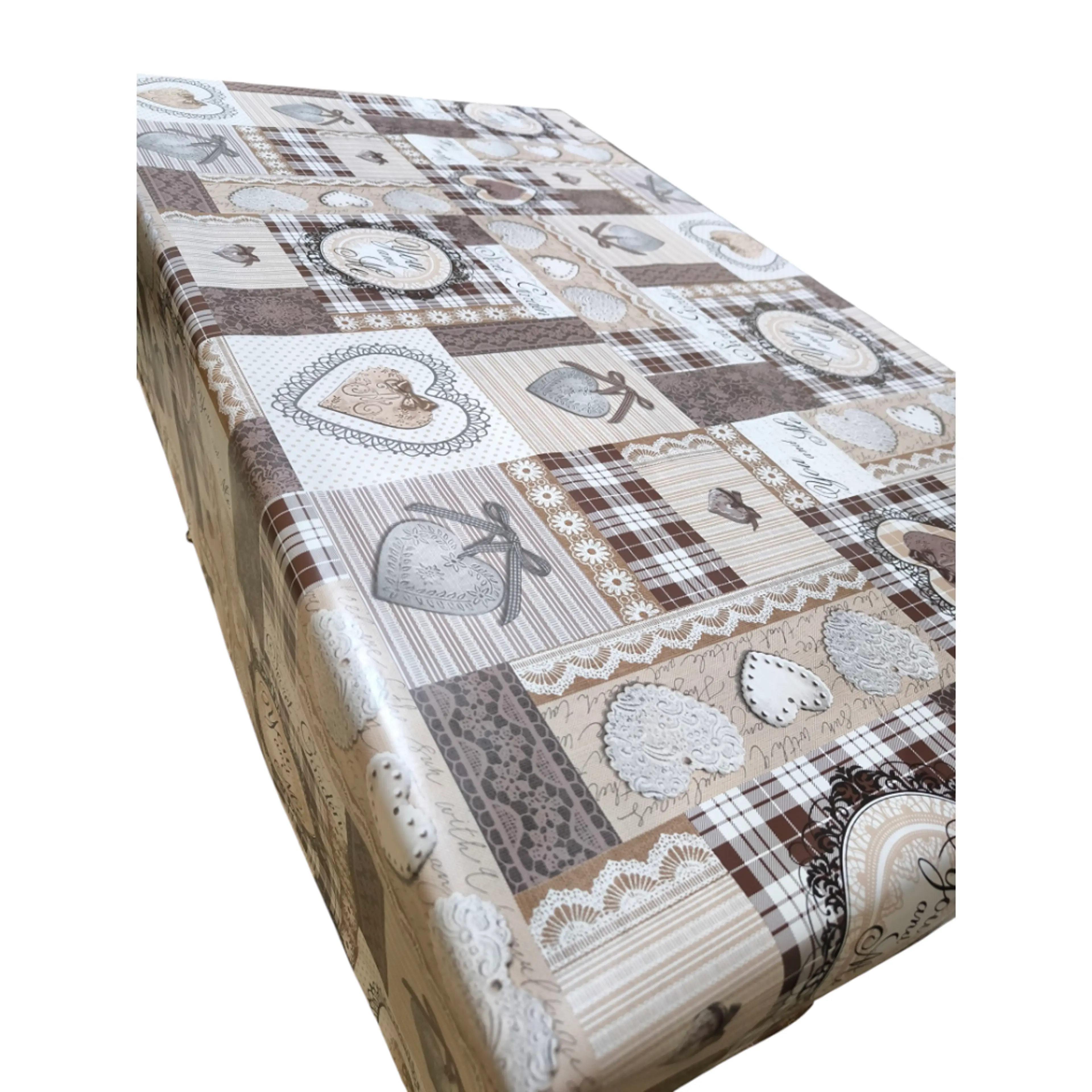 Мушама за маса, сърца и панделки