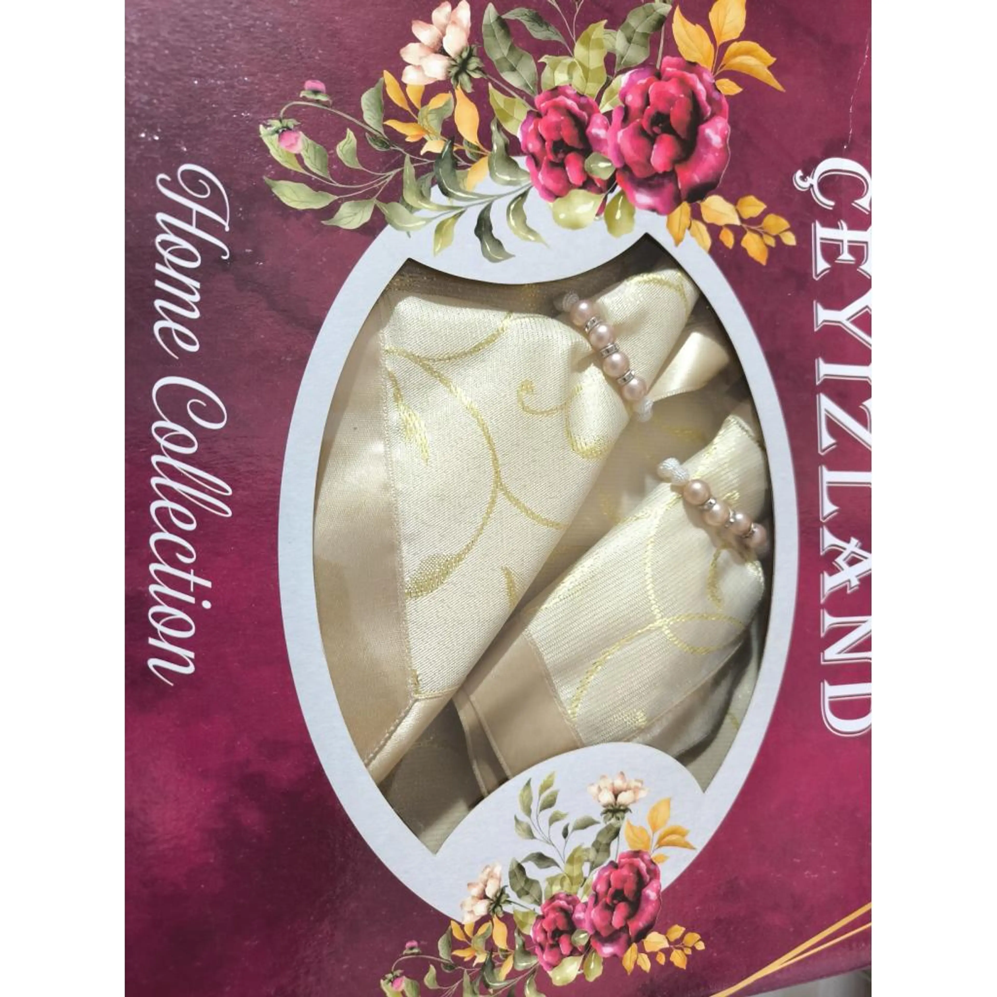 Покривка за маса, комплект със салфетки и пръстени- златисто