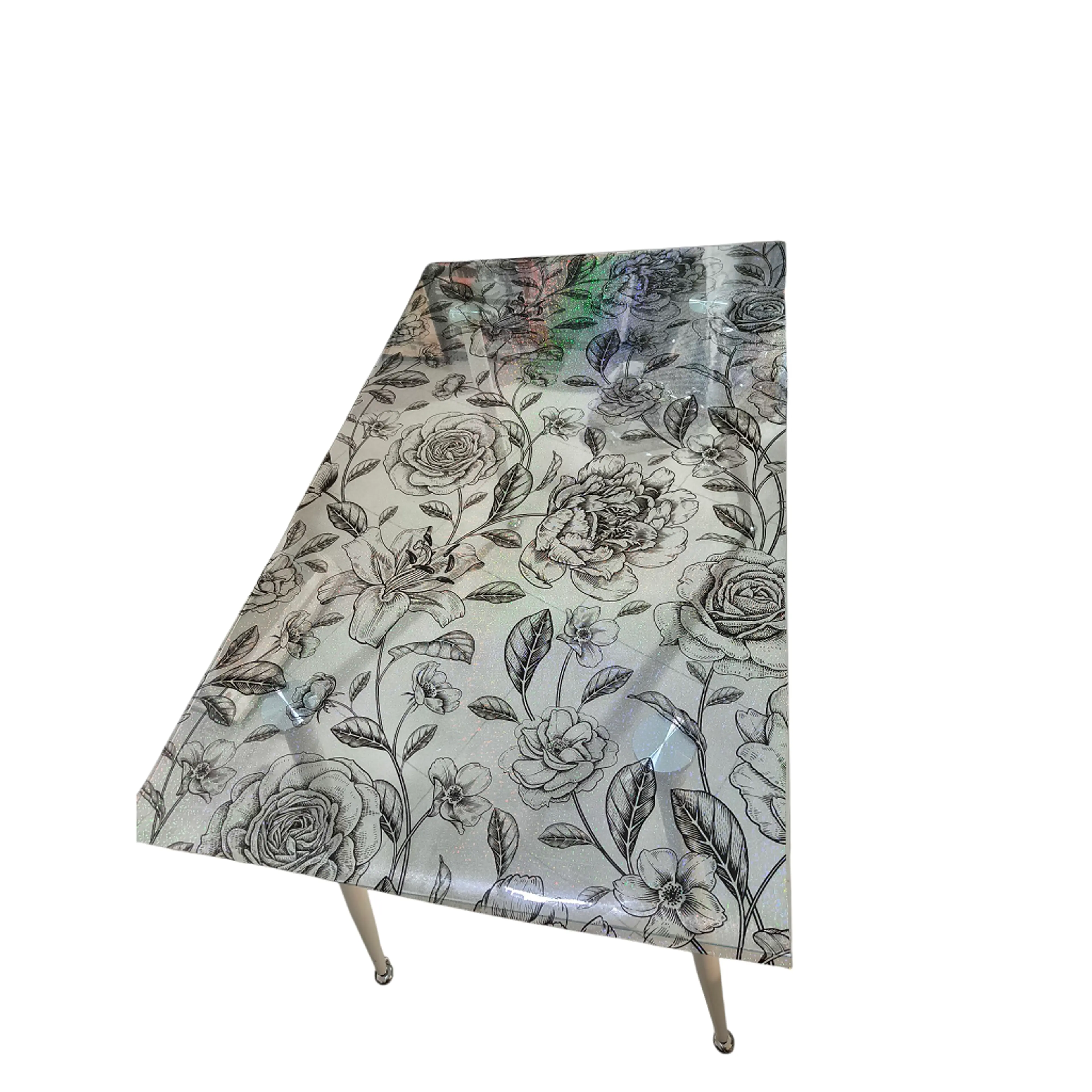 Протектор за маса, матиран фон с цветя