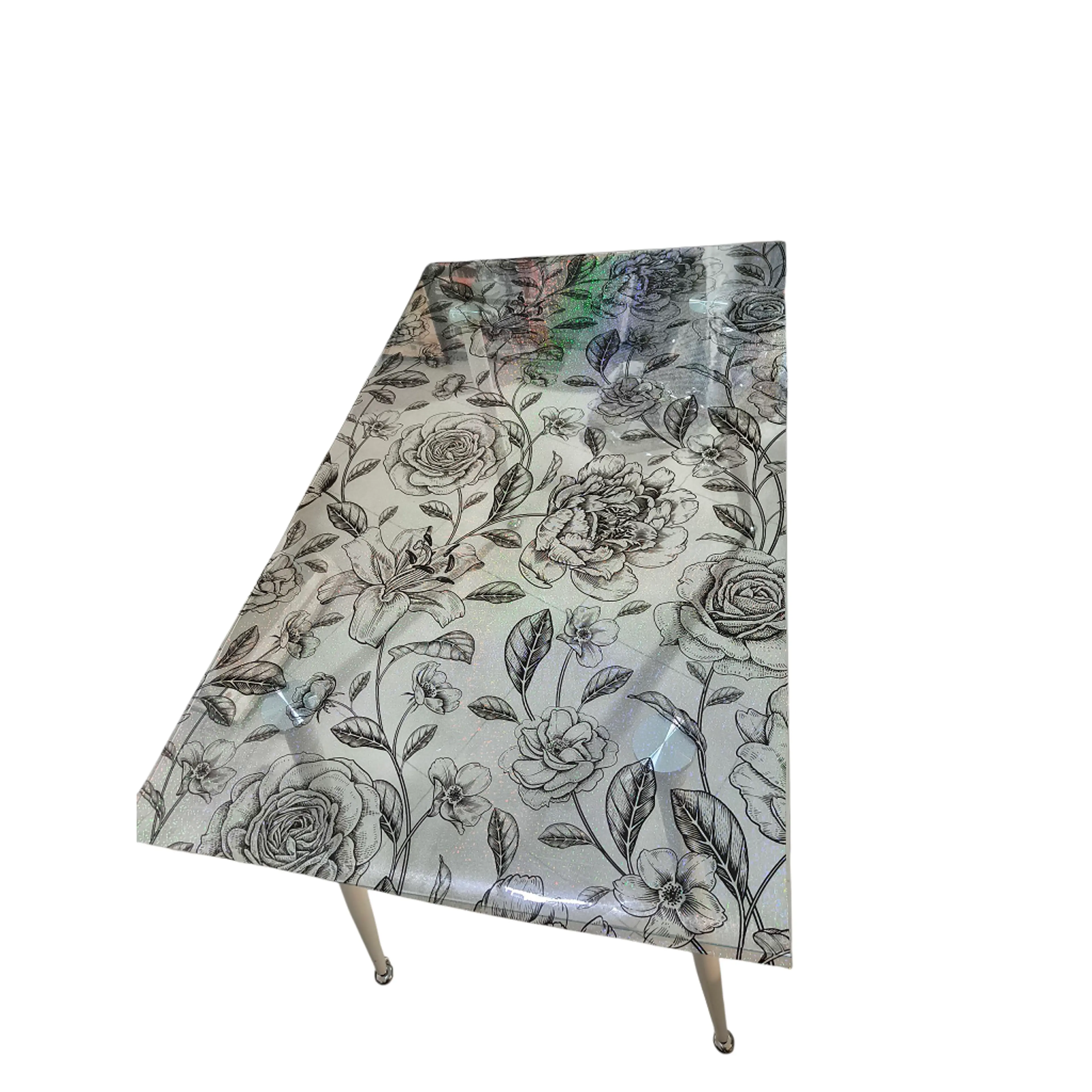 Протектор за маса, матиран фон с цветя