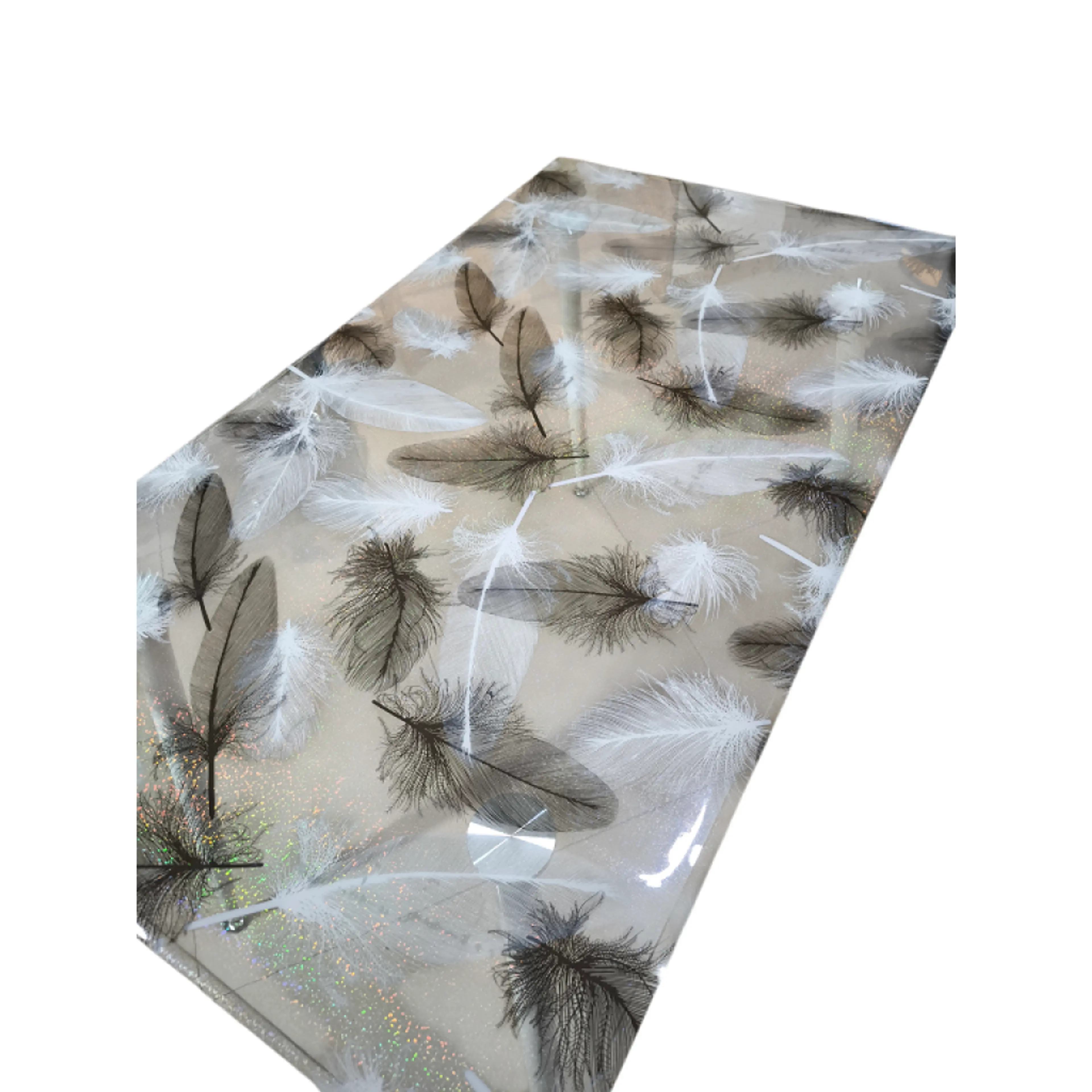 Протектор за маса, прозрачен фон с бели и черни пера