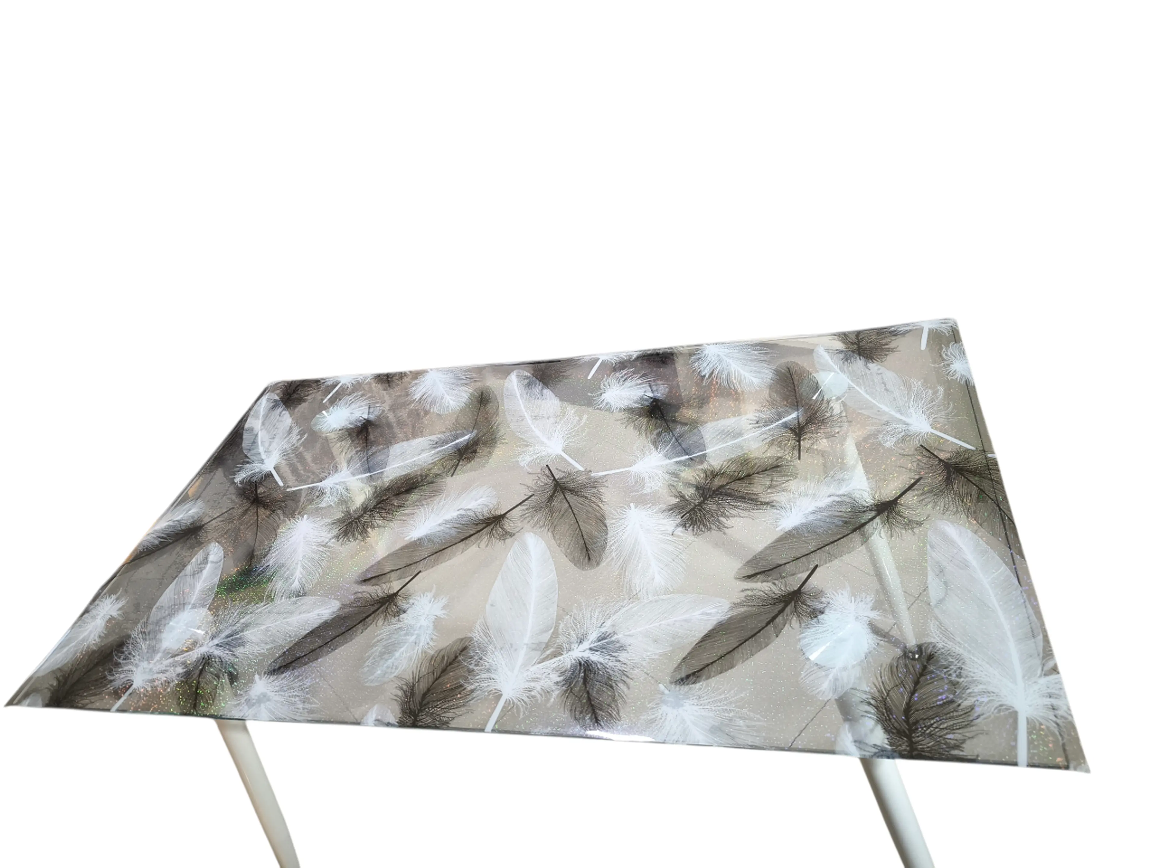 Протектор за маса, прозрачен фон с бели и черни пера