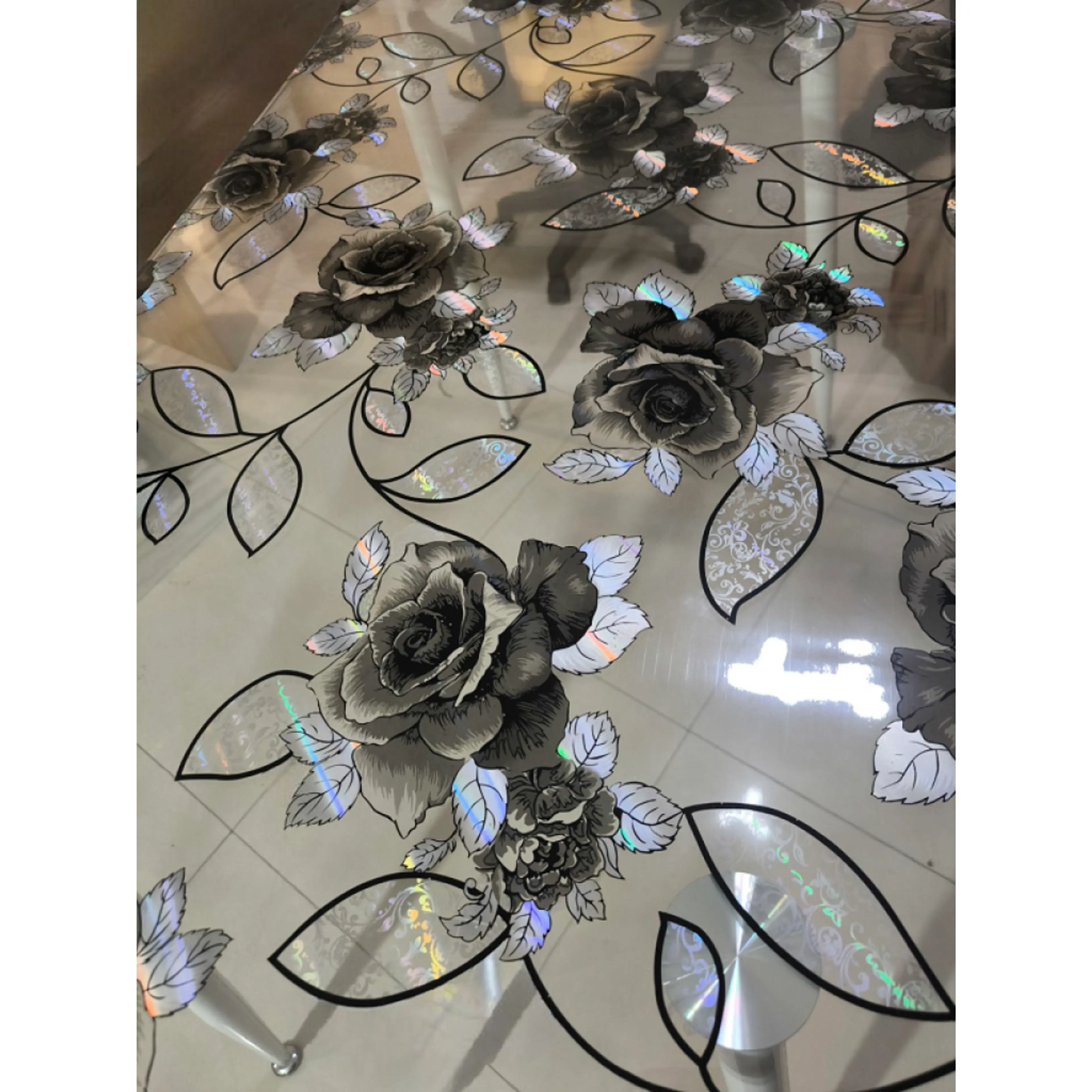 Протектор за маса, прозрачен фон с големи красиви рози 80см 300см