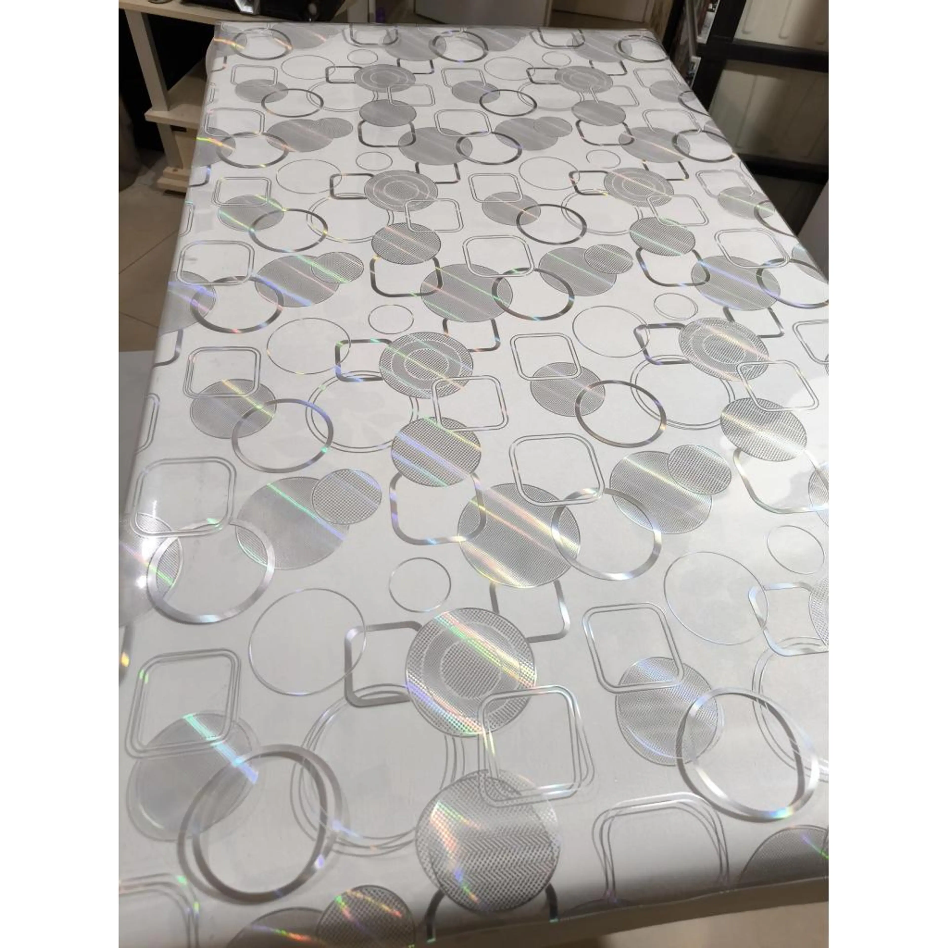 Прозрачен протектор с кръгове и квардати 100см 220см