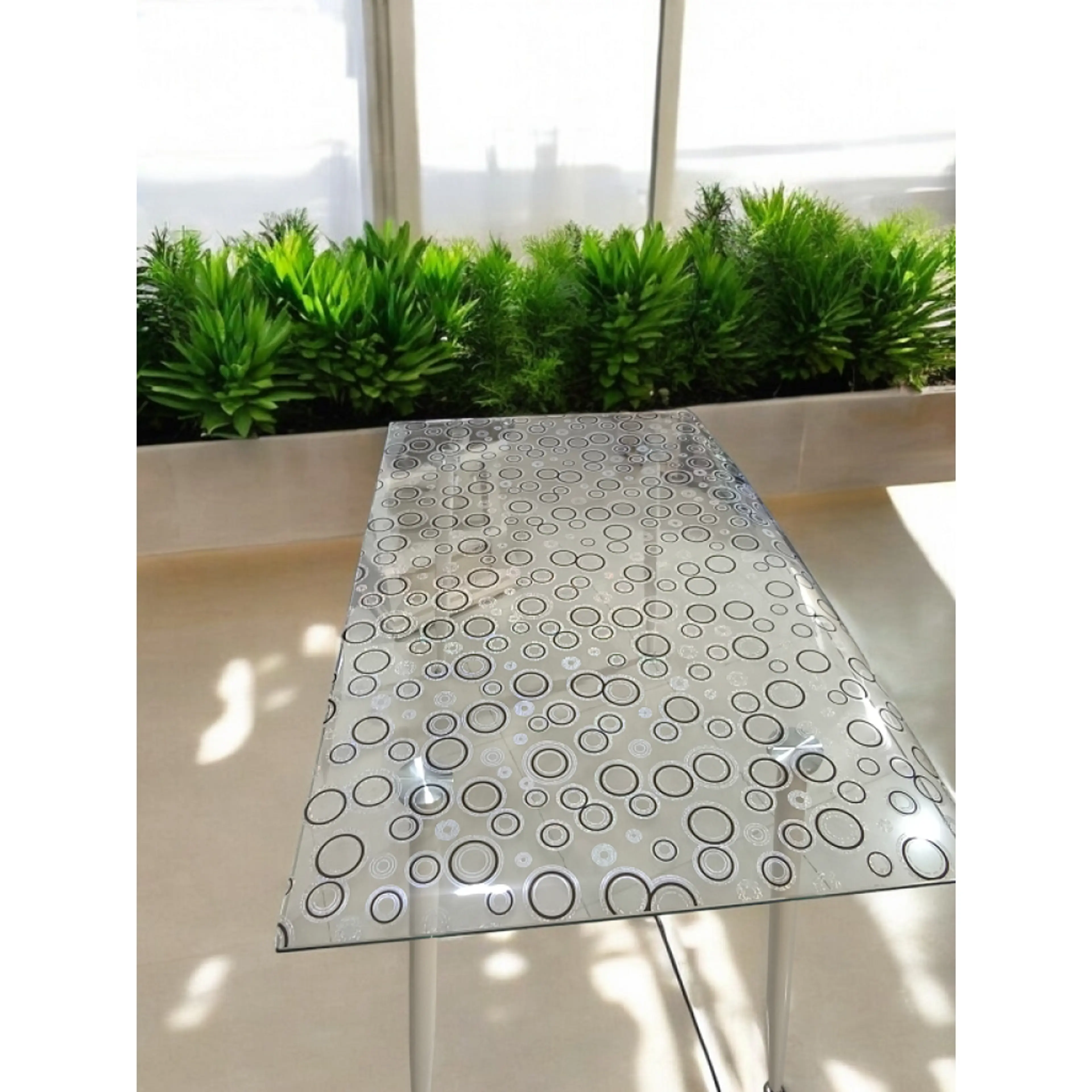 Прозрачен протектор за маса с кръгли елементи