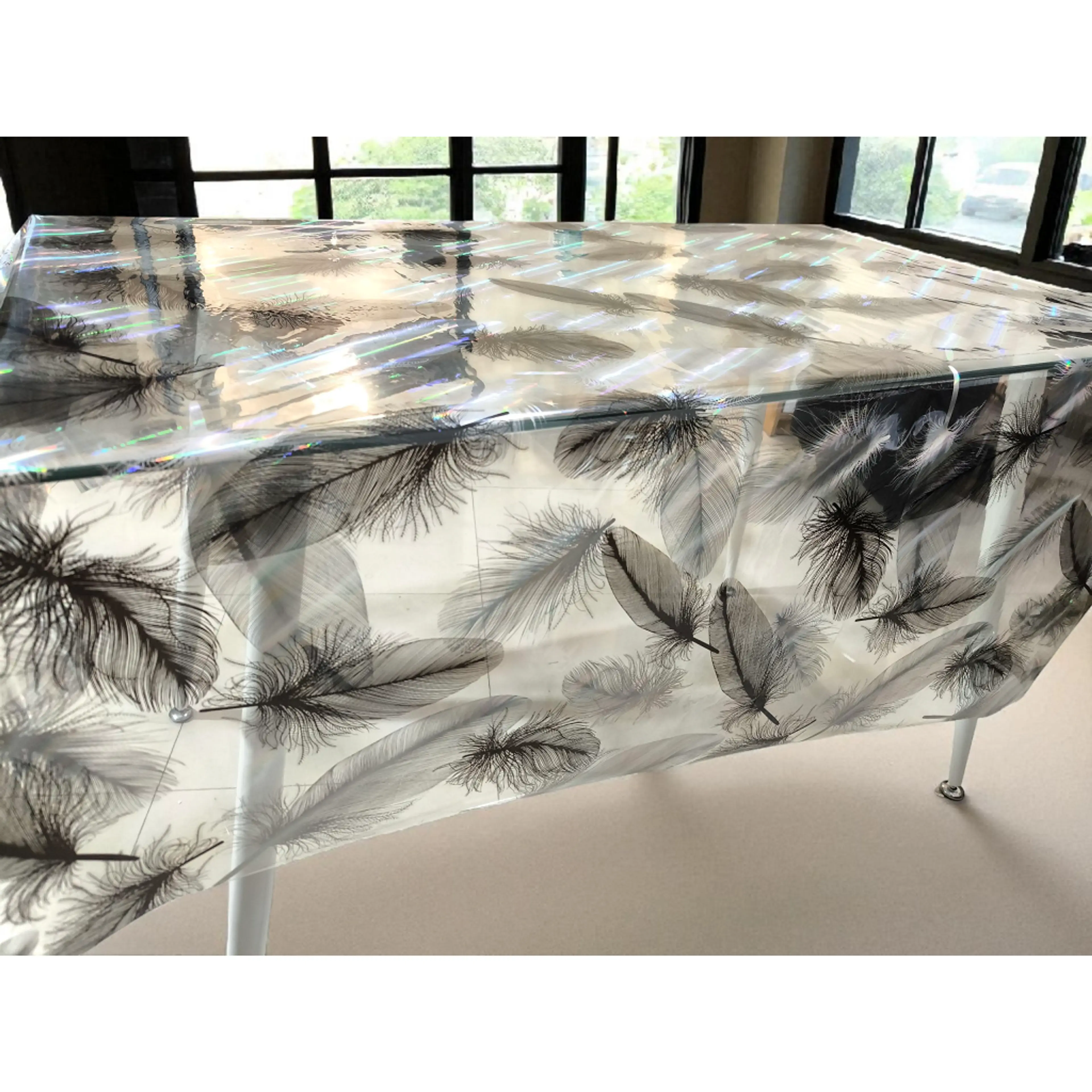 Прозрачна силиконова покривка за маса с пера