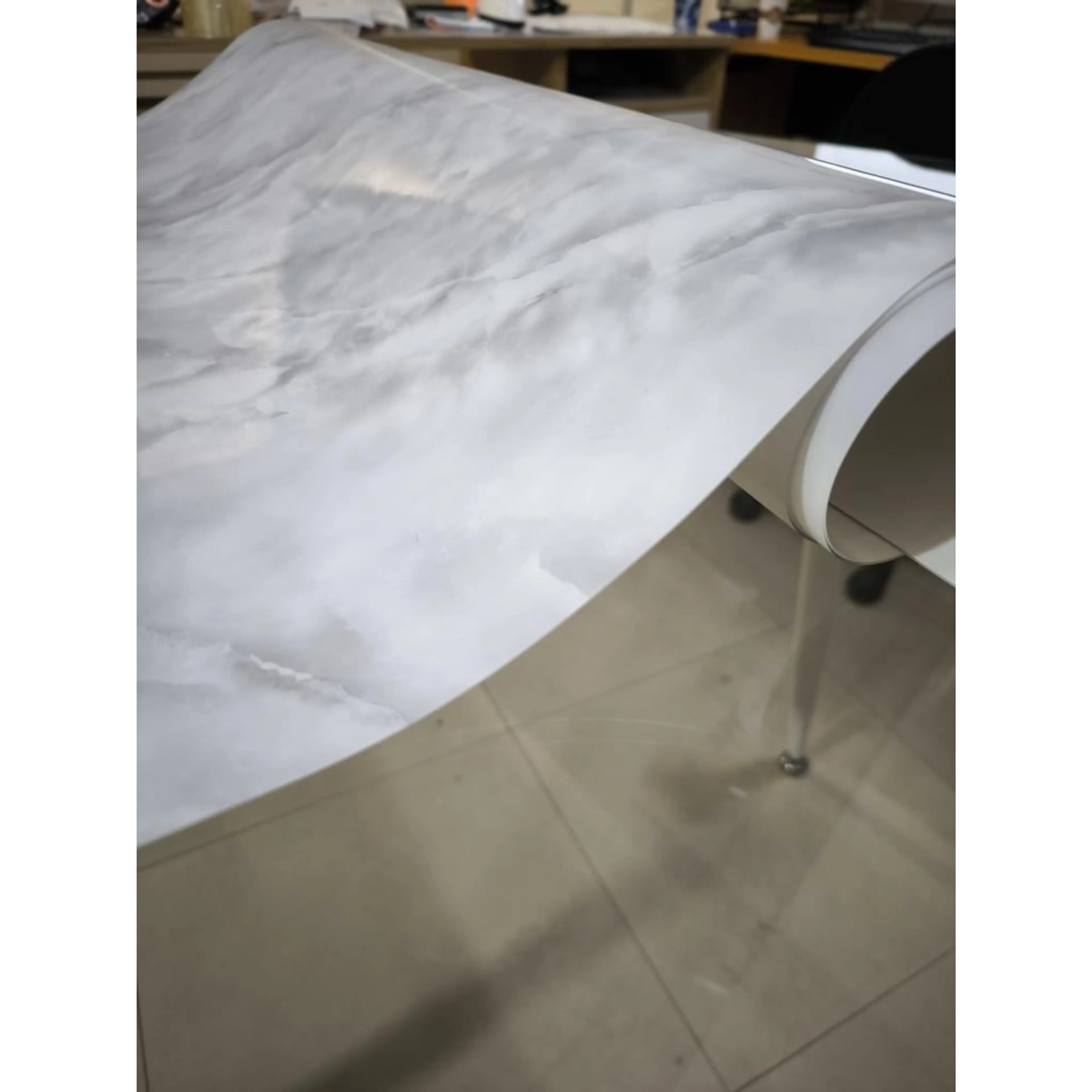 Силиконов протектор за маса бял мрамор със сиво