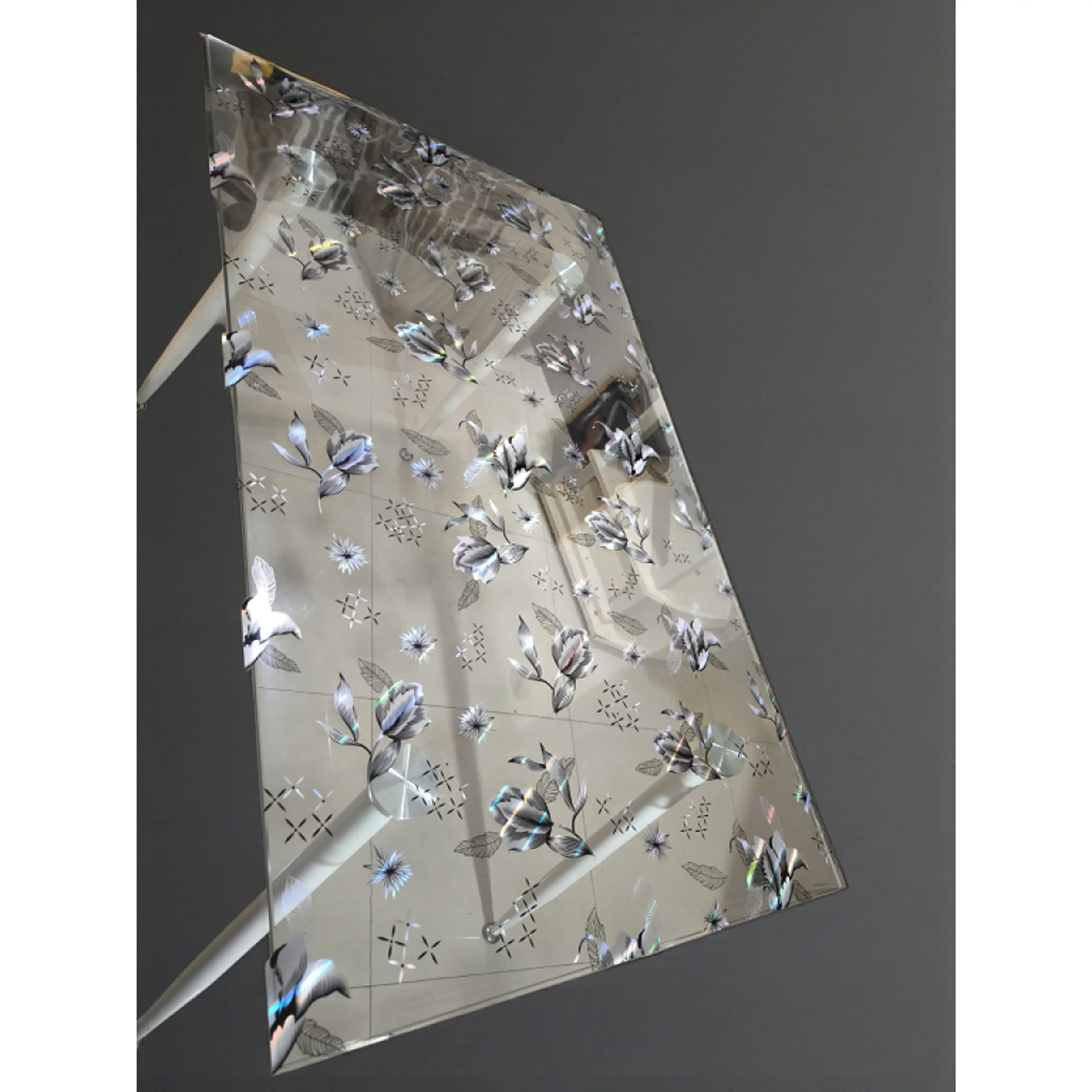 Силиконов протектор за маса - прозрачен фон с флорален дизайн