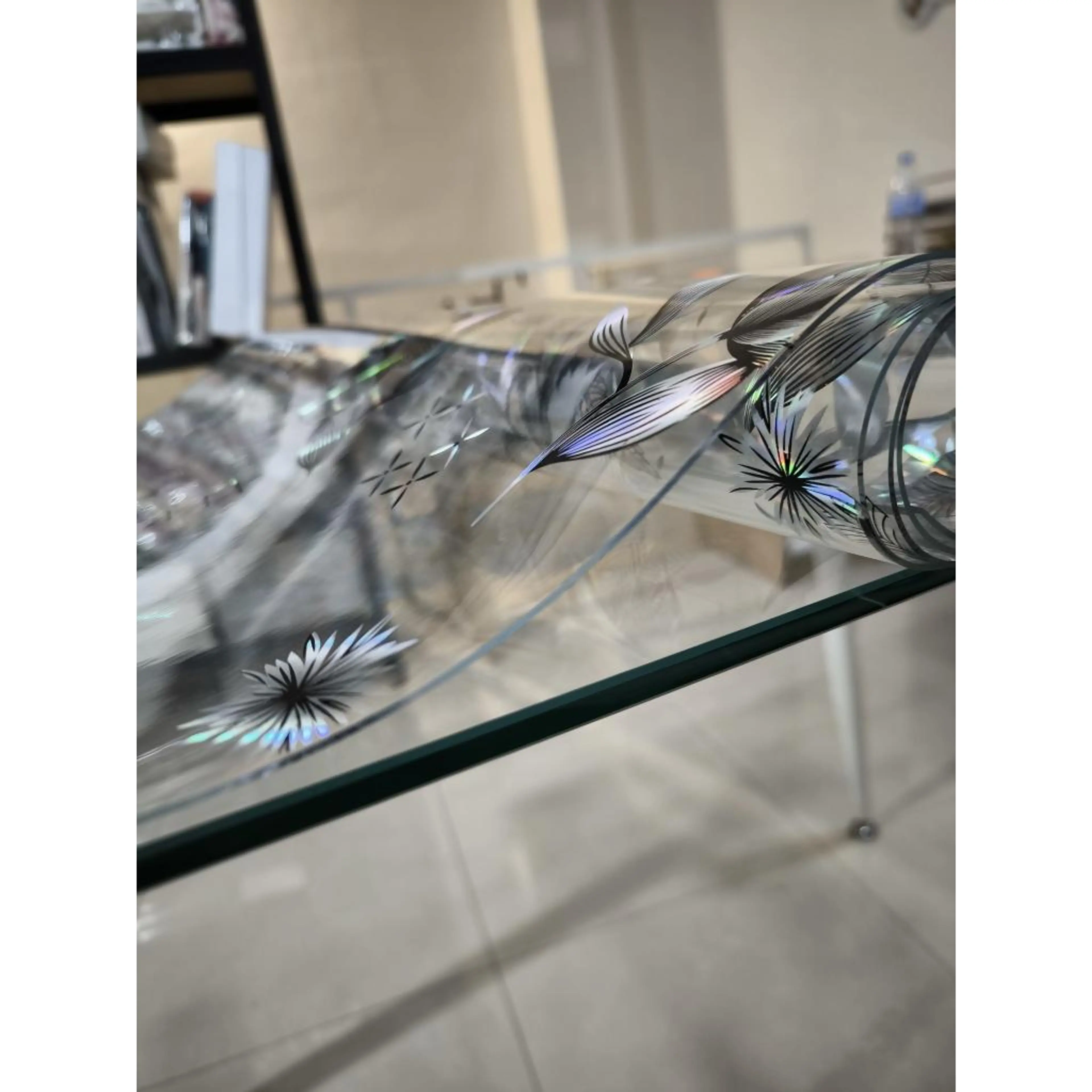 Силиконов протектор за маса - прозрачен фон с флорален дизайн