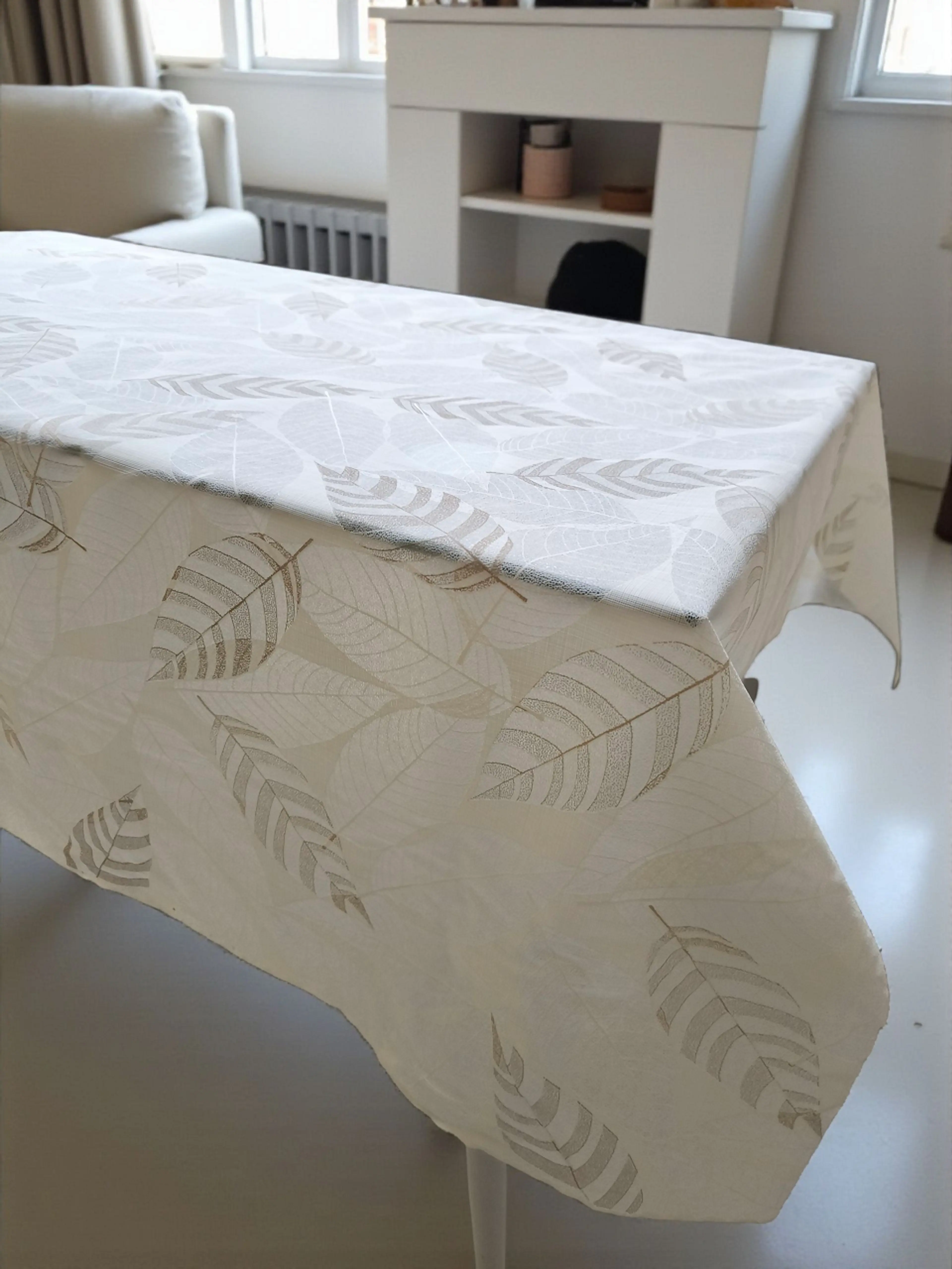 Силиконова покривка за маса „Бежови листа“