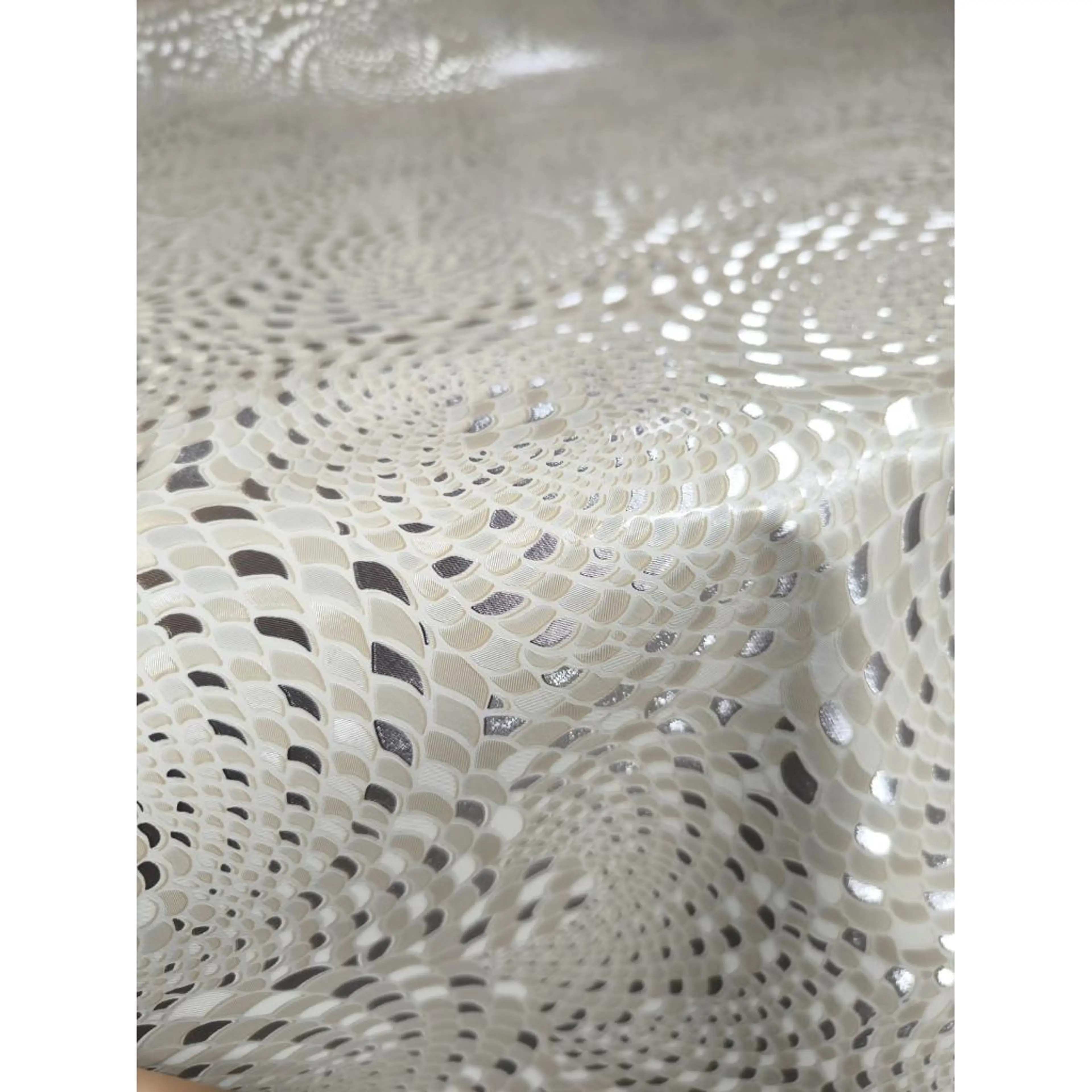 Светло бежова със сиво, луксозна мушама