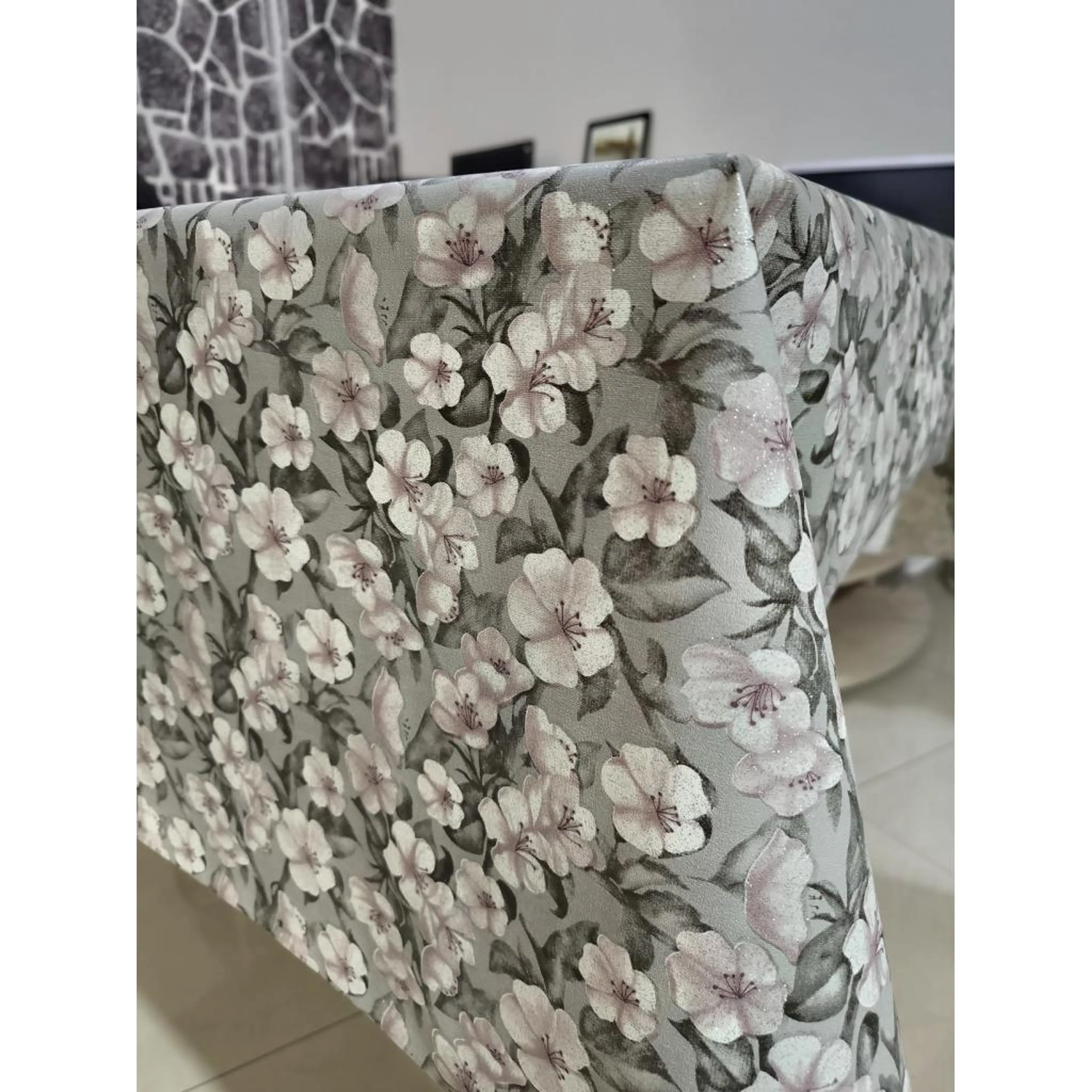 Текстилна мушама с флорален пъстър десен