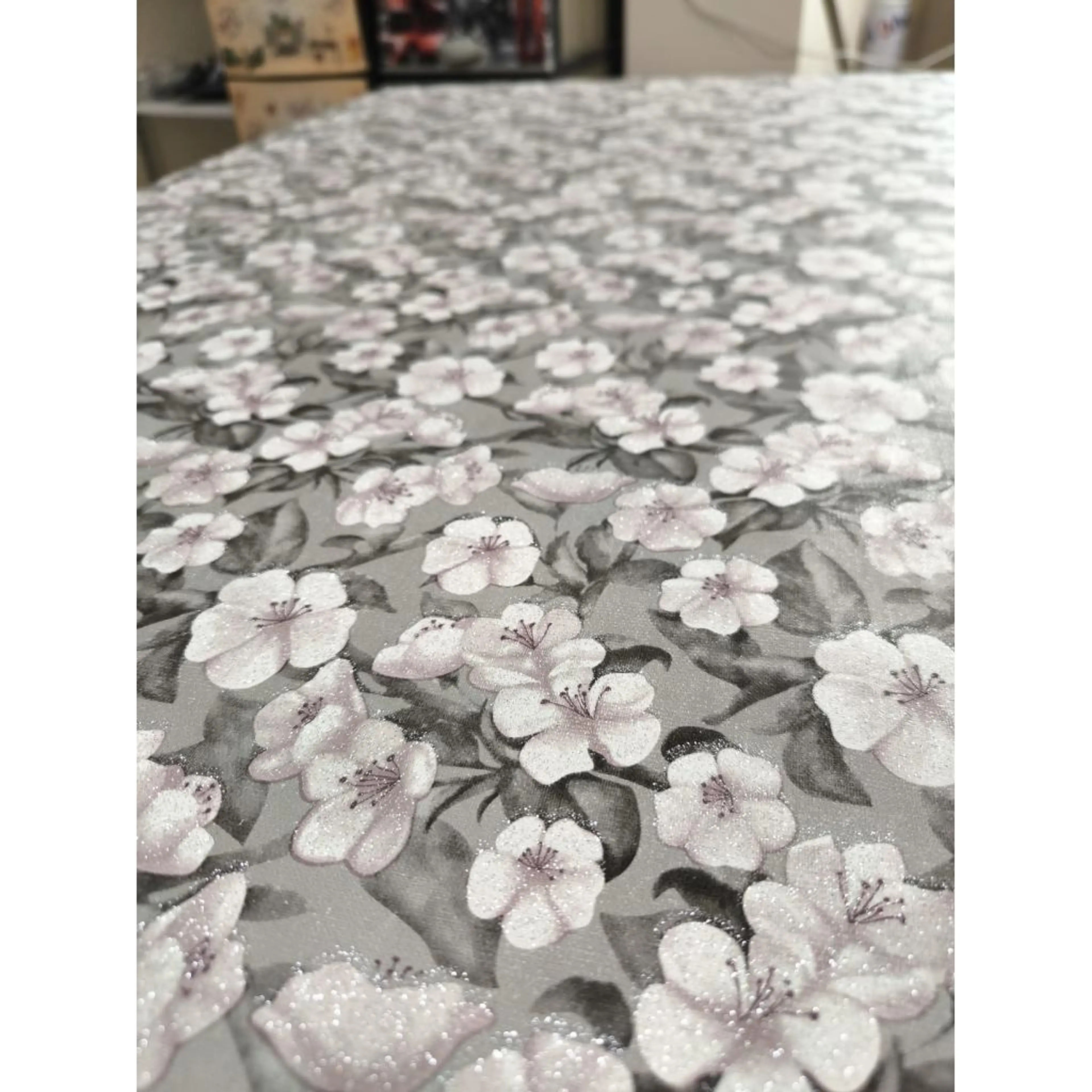 Текстилна мушама с флорален пъстър десен