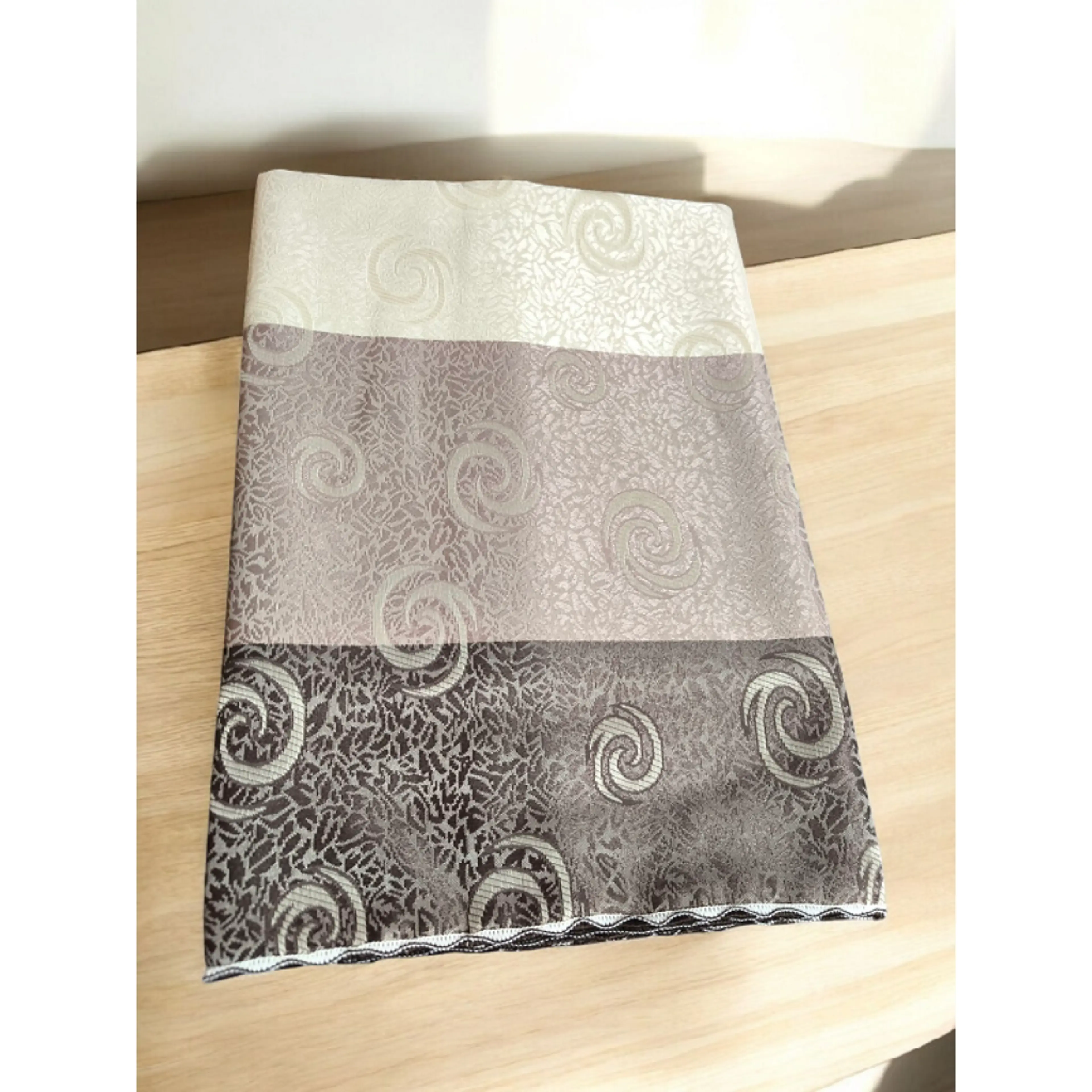 Водонепромокаема покривка за маса